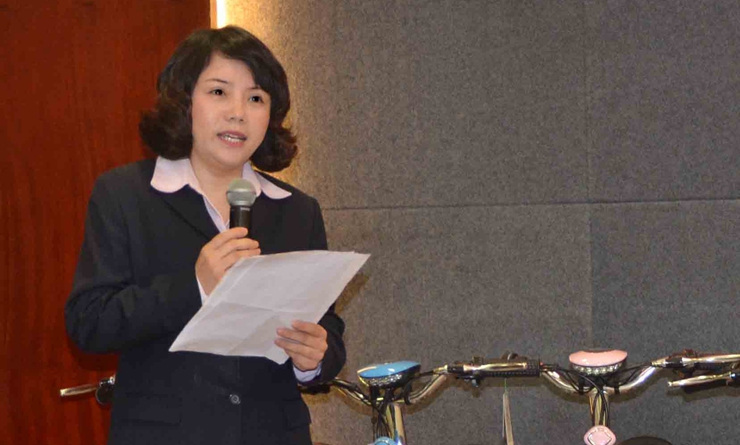 華億國際副總經理、步行街店店總王萍主持感恩會