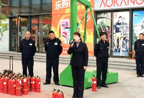 華億國際星隆店總經理楊艷菁作動員