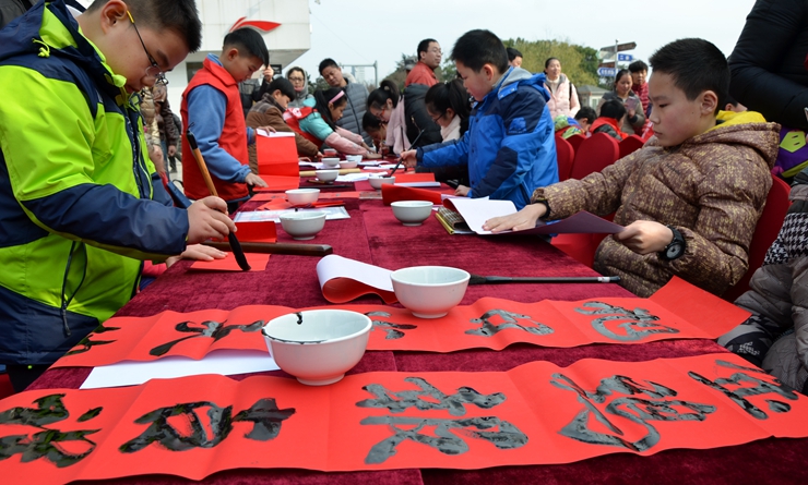 小朋友現場寫作對聯