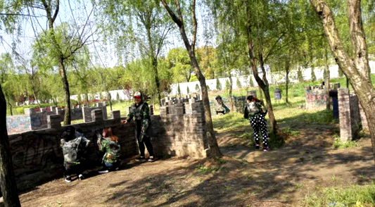 員工開展叢林CS對抗