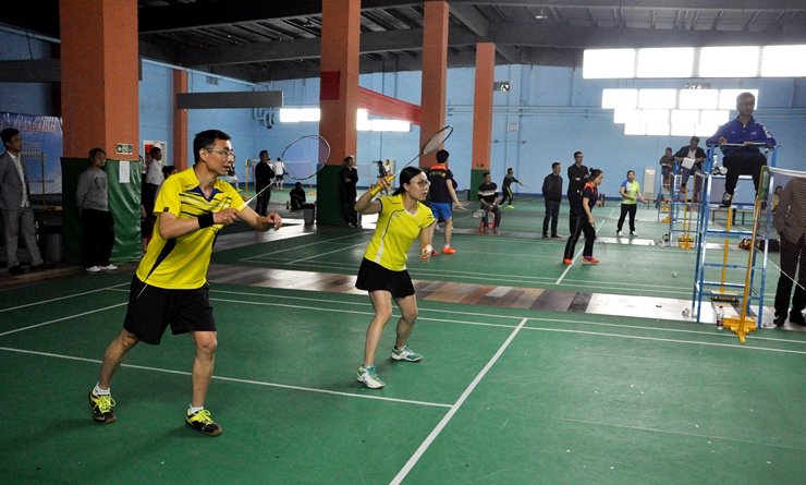 運動員比賽中神情專注