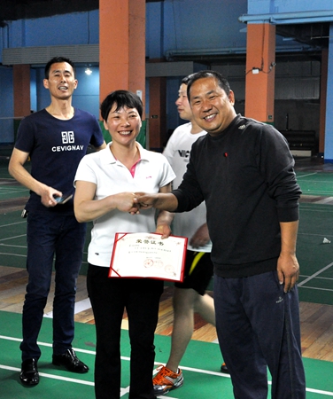 獲獎代表隊領取榮譽證書