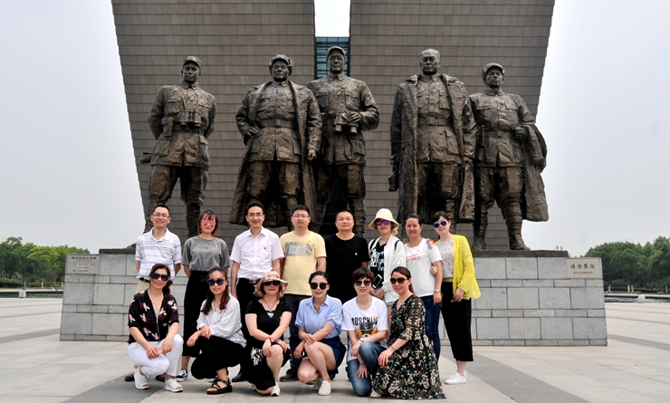 華億國際黨支部黨員合影