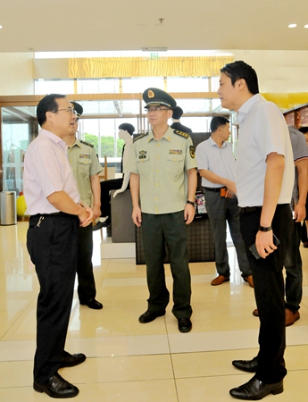 項(xiàng)領(lǐng)總裁匯報(bào)華億集團(tuán)文明創(chuàng)建工作