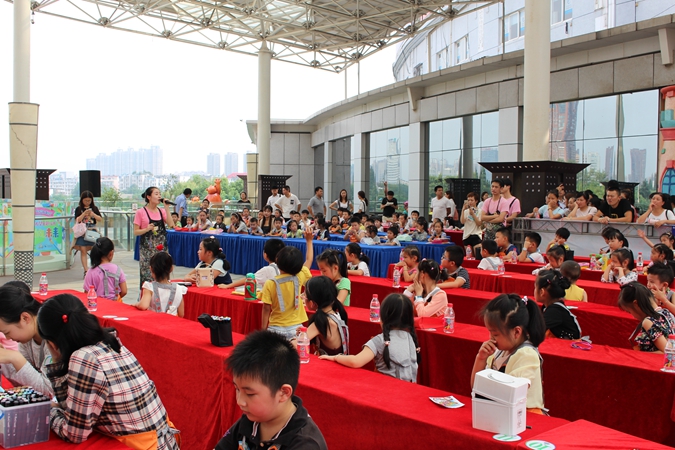 小馬王國“和平的未來”大型主題繪畫活動現場