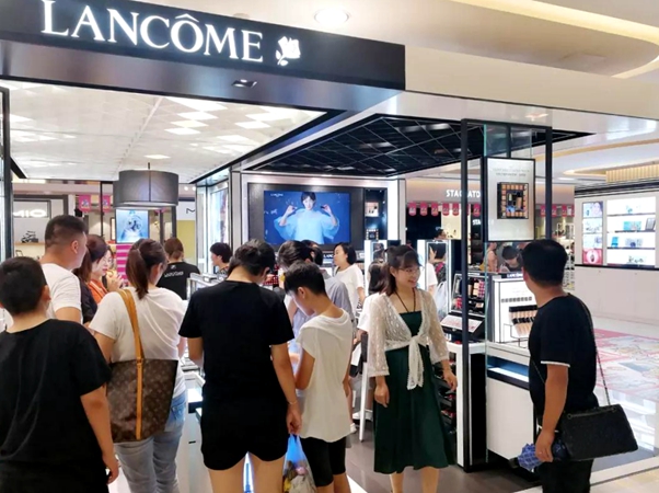 消費者選購商品