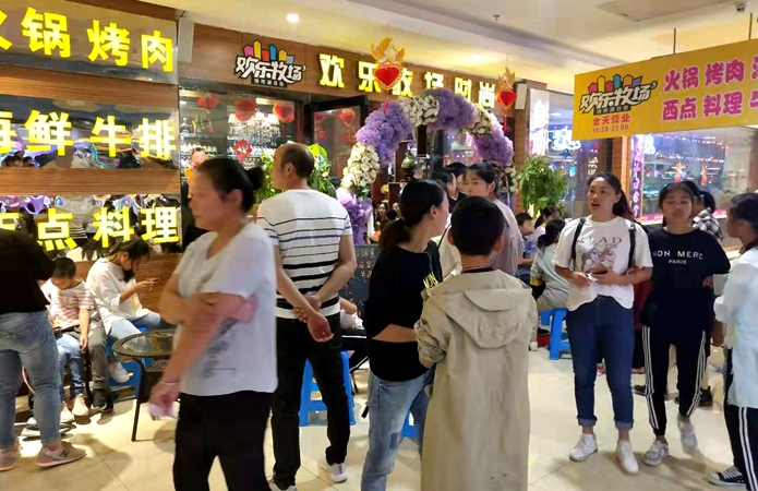 華億春谷新天地餐飲區人氣火爆