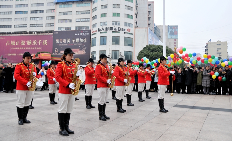 華億軍鼓樂隊現(xiàn)場演奏