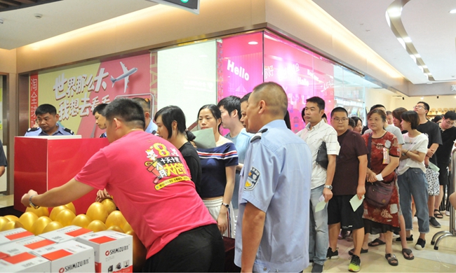 消費者砸金蛋抽獎